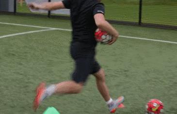 足球射门没有力量怎么办,足球射门力量