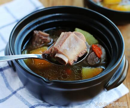 来一碗玉米排骨汤,木瓜花生炖排骨汤做法