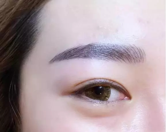 打造超自然的素颜妆容,简单裸妆步骤打造清雅妆容