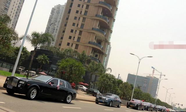 街头偶遇1500万的豪车,偶遇超跑豪华婚车车队