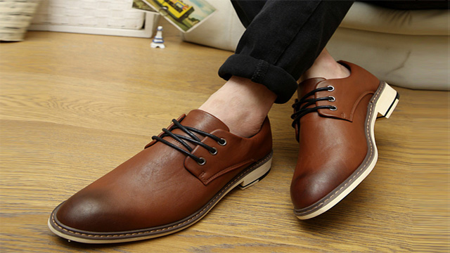 新买的皮鞋味道很刺鼻是劣质品吗,皮鞋有橡胶味道怎么去除