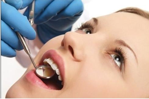 烤瓷牙会不会变颜色,烤瓷牙会有几种颜色