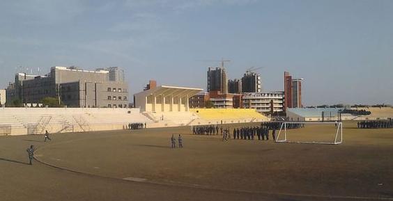 踢球人必有的鞋,足球场地怎么选球鞋