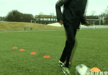 足球青训多种动作带球组合练习,足球如何训练变向运球
