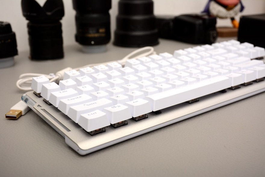 难得有个薄的机械键盘，颜值担当的达尔优EK815开箱