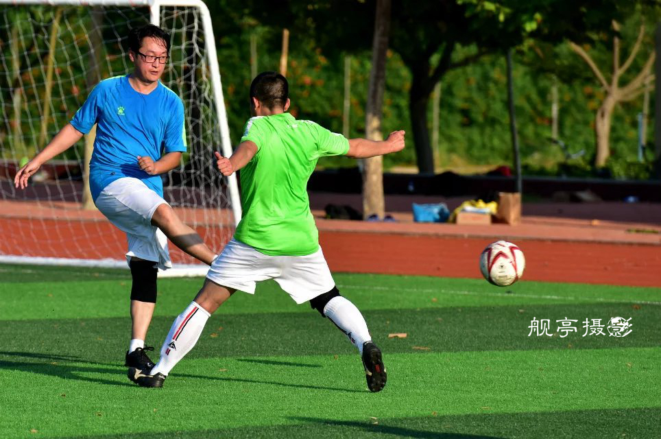 业余足球比赛,业余足球队怎么参加职业比赛