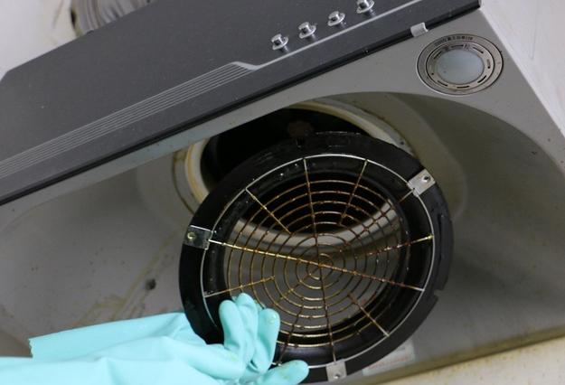 简单快速有效的清洗油烟机的方法,十年保洁教你清洁厨房