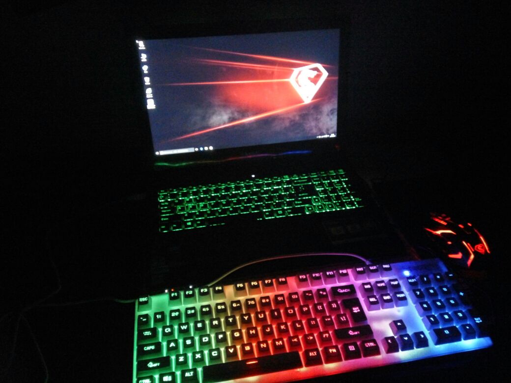 绿色的炫龙毒刺外观有点小清新，965m显卡性能好不错