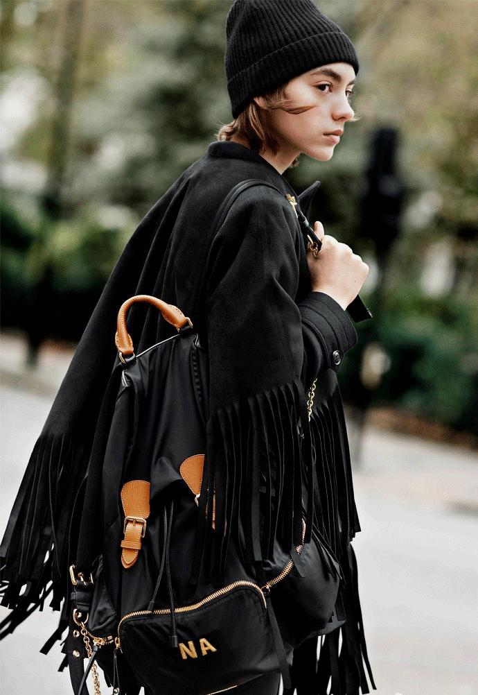 这条礼仪小姐的“迎宾带”，竟然被日日、袁姗姗……抢披上身！