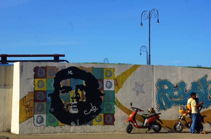 在古巴,1个人1个月只能有5个鸡蛋