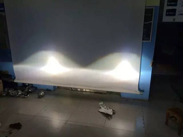 凯迪拉克灯不是竖的吗,凯迪拉克的灯可以关吗