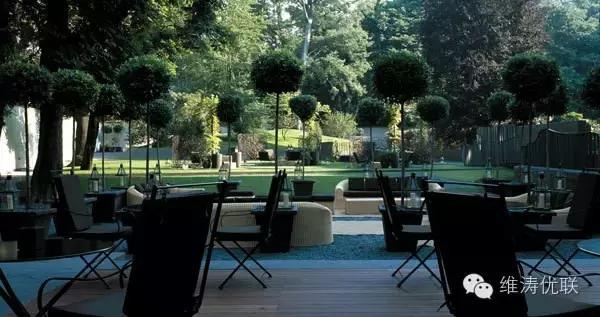 Coach重生Prada沉沦，深扒奢侈品牌的存亡危机