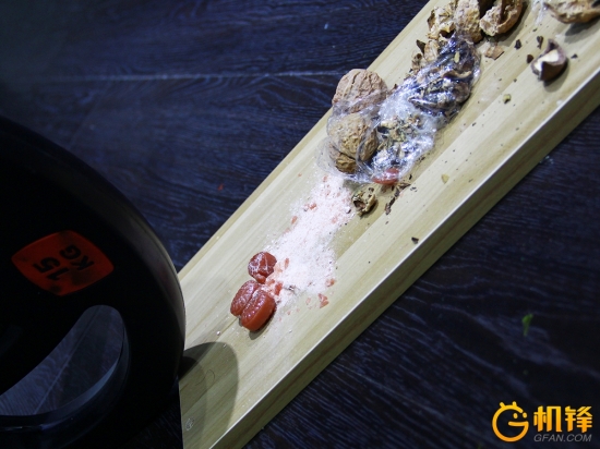 器械强势压砸畅玩5C遭暴虐仍完好无损