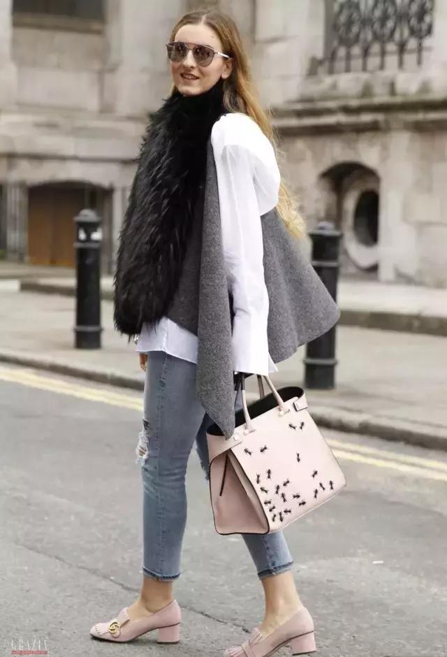 这天不冷不热，适合撩条毛披肩上！