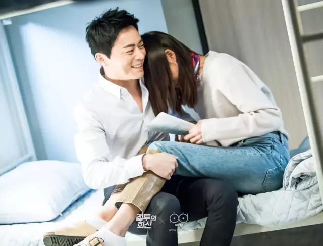 孔孝真同款棉袄,孔孝真穿搭灰色大衣