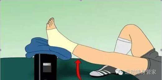 老妈脚崴到了,妈妈独自在家把脚崴了