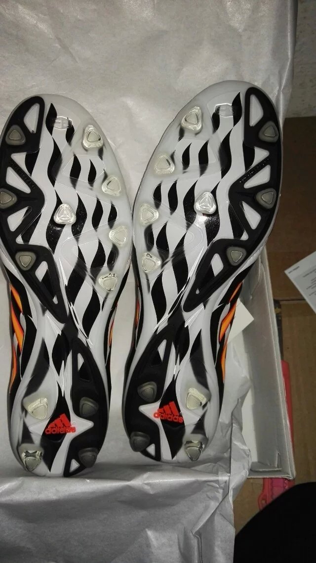 阿迪达斯足球球鞋测评,足球鞋选择nike还是阿迪达斯