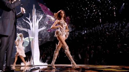 过膝潮流长筒靴不会滑,今年冬季过膝靴还流行么