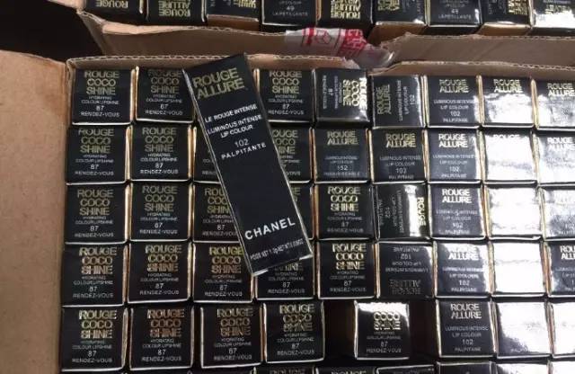 海关查获走私口红,海关查获72万假化妆品