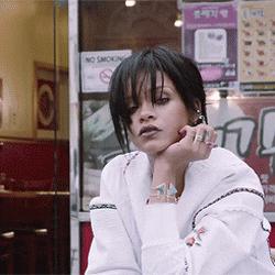 手拿星巴克自拍照姿势,手拿星巴克自拍