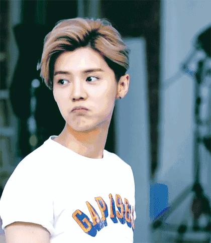 明星自拍除了卖萌还会搞怪！鹿晗TFBOYS教你自拍的正确姿势