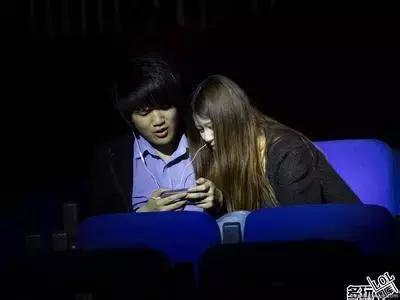 女朋友玩lol离我远怎么办,女朋友玩lol菜怎么办