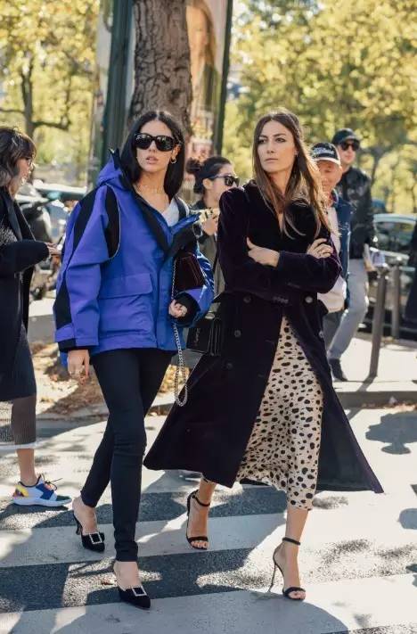 2020年流行色太蓝了附配色表,时尚配色什么颜色好看