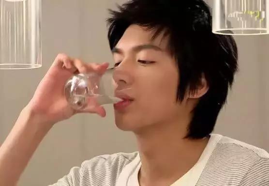 被食脑虫入侵脑子的孩子怎么样了,男子吃脑虫入侵病逝