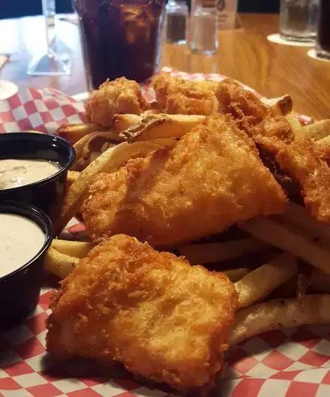 100块钱在国外能买什么 (100人民币在国外能买点啥)