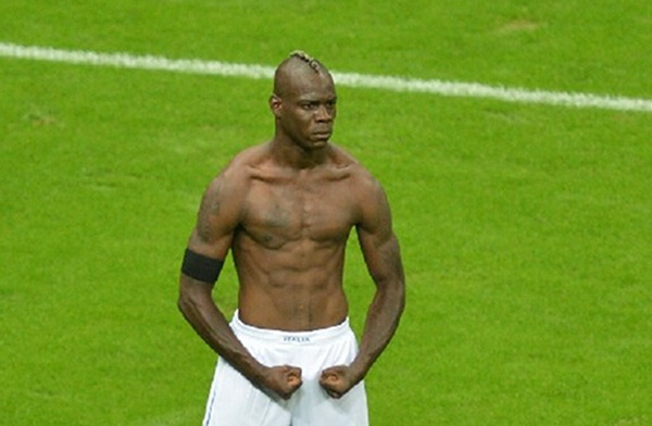 绿茵场上庆祝动作,足球场上的经典庆祝动作