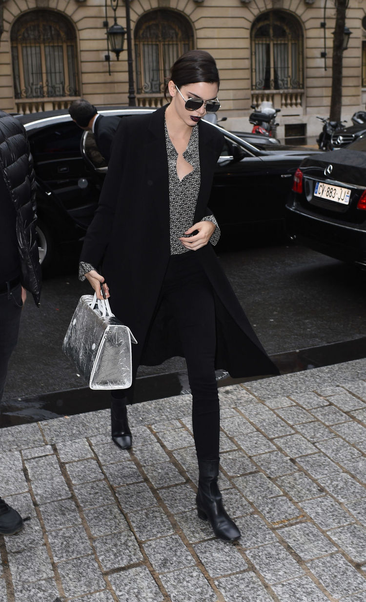 今年最流行的靴子是哪一款,时髦姑娘都说今年靴子要买潮色