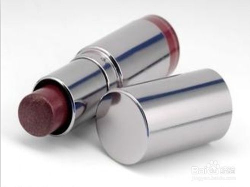 外国小哥直播毁掉女友的化妆品,怎么样毁掉一个女生