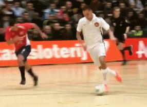 老湿解说足球十佳球,无人敢模仿的足球技巧