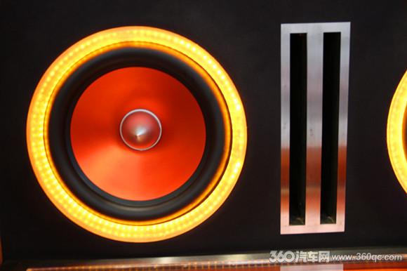 开了音乐就听不到噪音了,开了音响却没声音