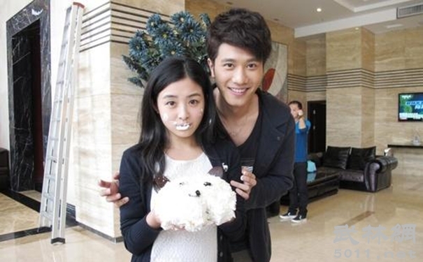 彭冠英与张含韵大家觉得他们配吗,彭冠英还是喜欢张含韵