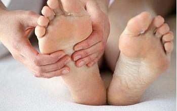 球员脚扭伤队医治愈,足球运动员脚踝扭伤治疗