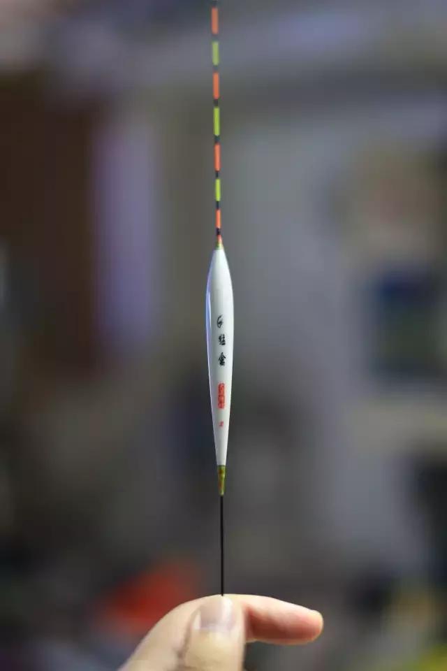 为什么钓鱼人都喜欢小浮漂,为什么钓鱼人喜欢鲫鱼