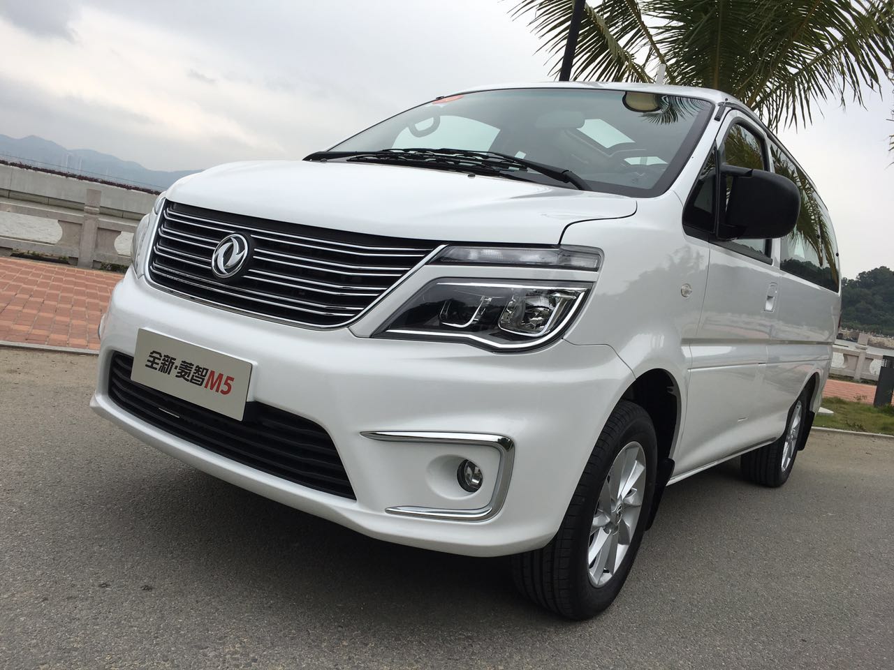 乘坐舒服的7座suv,带天窗七座家用mpv