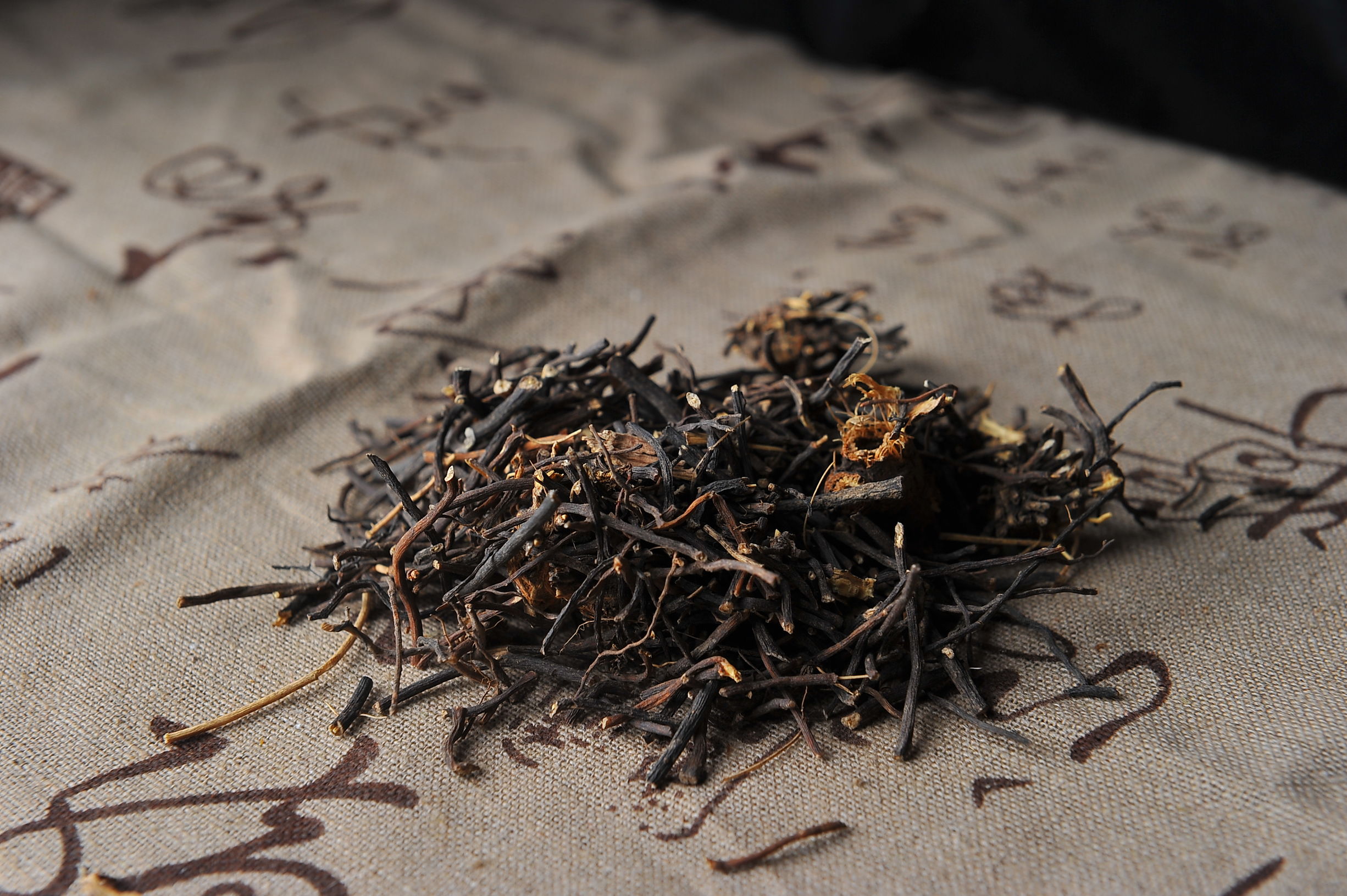 足跟骨刺用陈醋熬成膏状外敷,足跟骨刺泡脚醋加什么中药