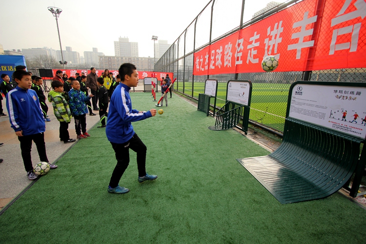 瀛﹁冻鐞冪殑璺笂,鍦ㄥ瀛︿範韪㈢悆