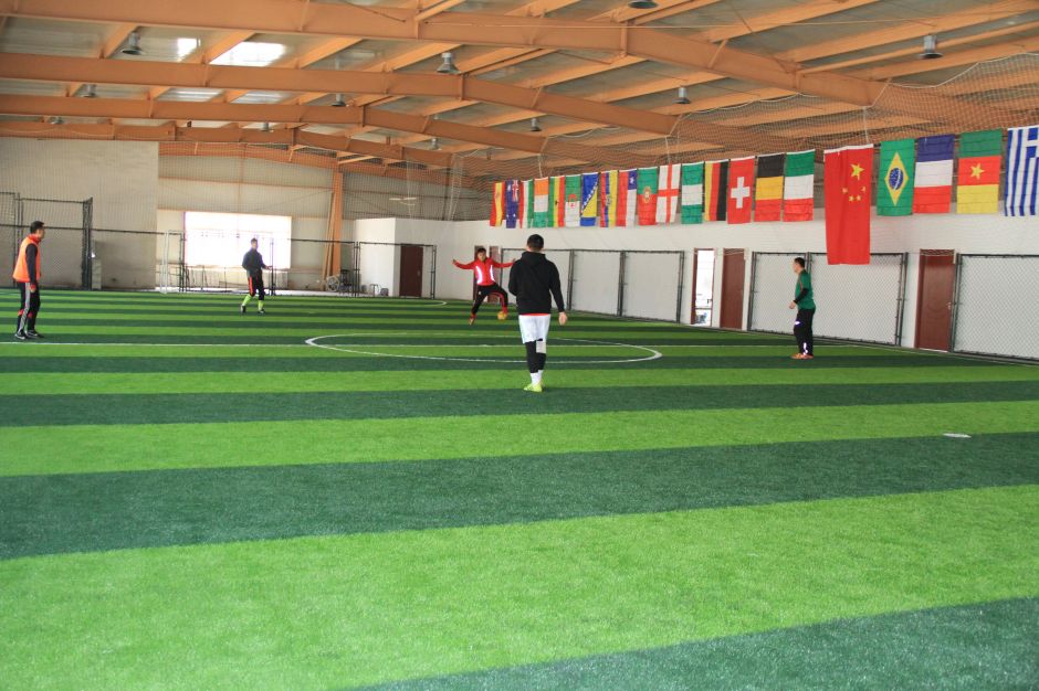 高温踢球注意什么,冬天足球踢球注意事项