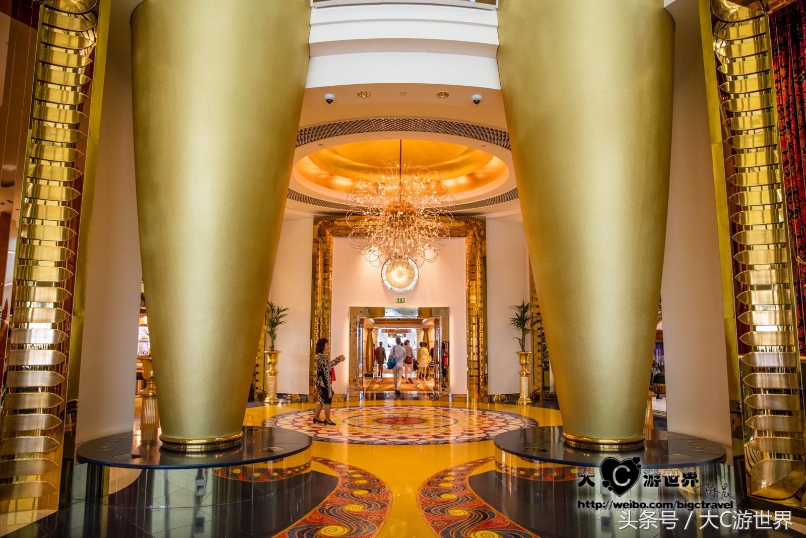 旅游的中国夫妻住迪拜帆船酒店,住迪拜帆船酒店攻略