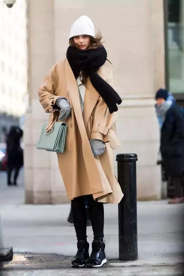 杨幂同款蓝色围巾,杨幂最新同款围巾