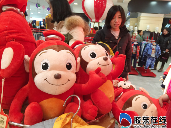 猴年春节临近烟台猴元素商品“猴急”抛售