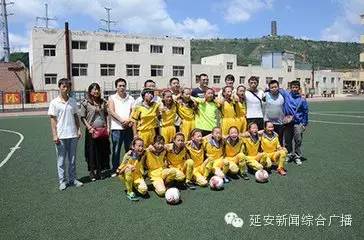 1077青关注延安市青少年体育协会足球分会会长王一举、延安市青年体育协会跑吧负责人刘振琪做客本期《延安青年》