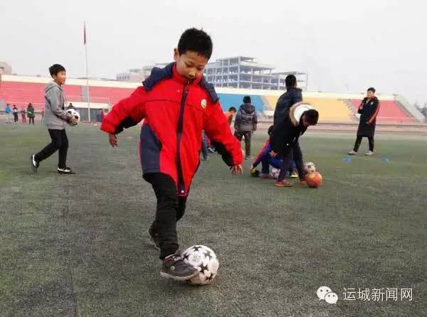 中国足球要从儿童抓起,足球从娃娃抓起1985年
