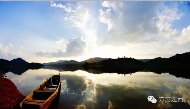 百丈龙潭指的就是江西的龙南县,福建百丈龙潭景点