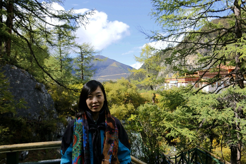 佩服自己，我在亚丁冒雨溯溪央迈勇到牛奶海