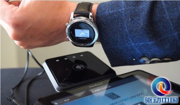 三星gears3烫手吗,其他安卓手机可以用三星gears3吗