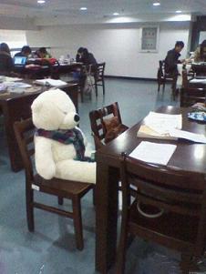 你还绞尽脑汁在图书馆这样占座吗？！